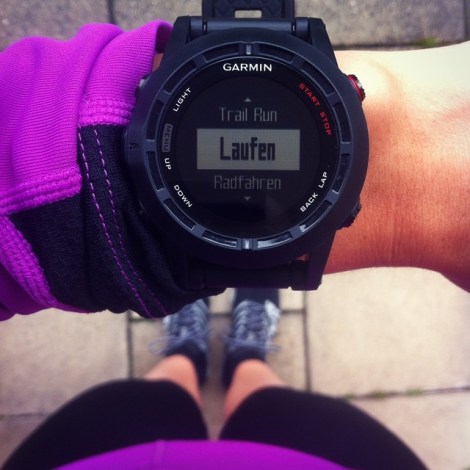 Sogar die Fenix2 brüllt mich an, ich soll laufen gehen. Zu der Monsteruhr gibt's bald einen Testbericht - aber da unten sind sie schon zu sehen, meine neuen Schuhe.